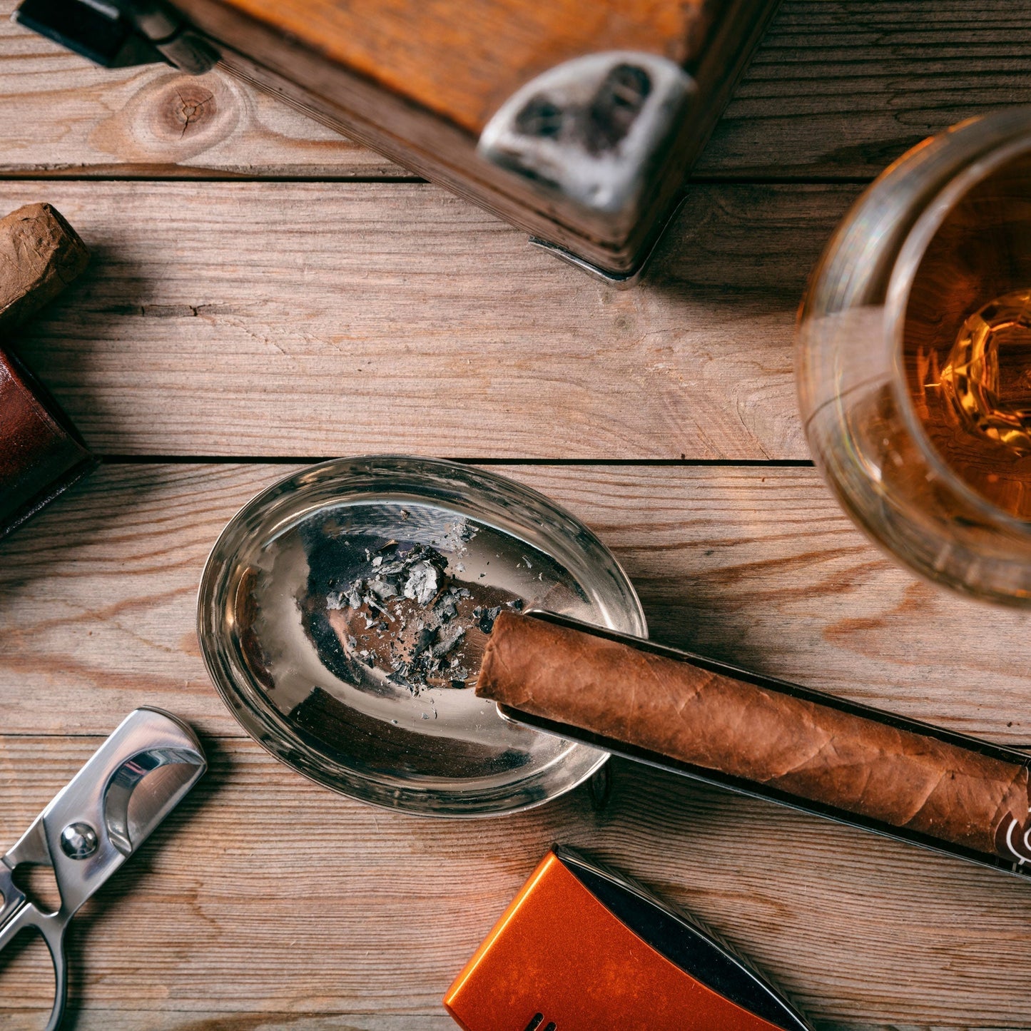 Premium Cigar Wood Box with Glass Top - Elegant Cigar Storage Solution